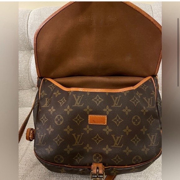 Louis Vuitton Saumur monogram bag - Picture 5 of 12
